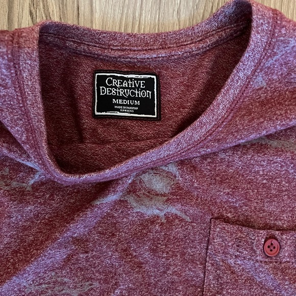 Front pocket, shark design, t-shirt - Picture 4 of 5